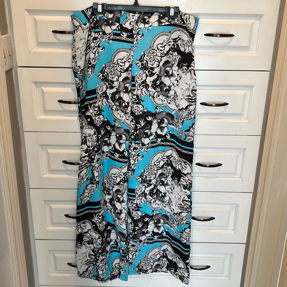 Gorgeous WWW pants, great fabric design. Side zipper